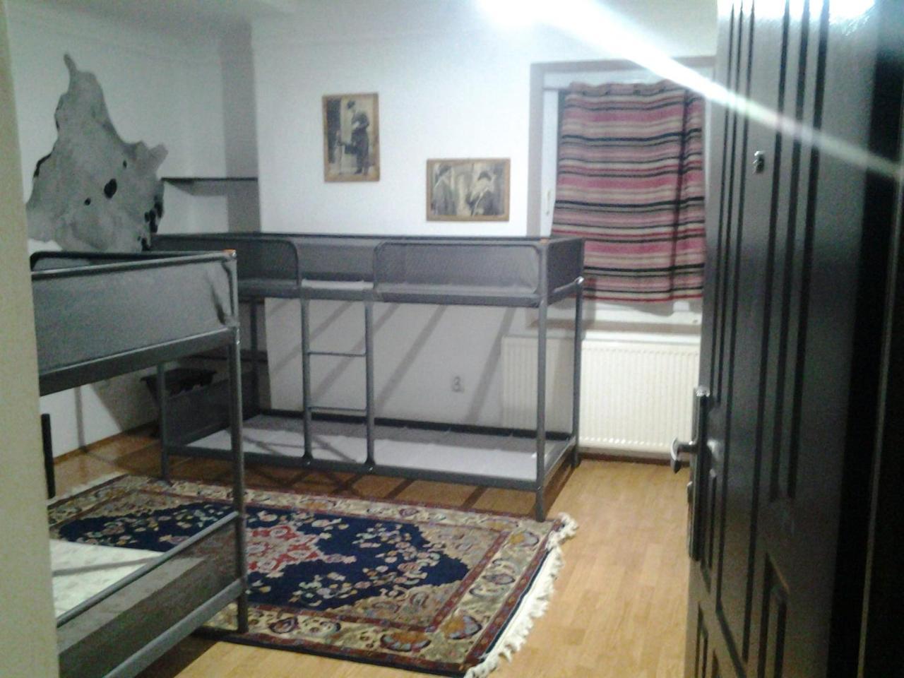 Leyla Hostel Brasov Bagian luar foto