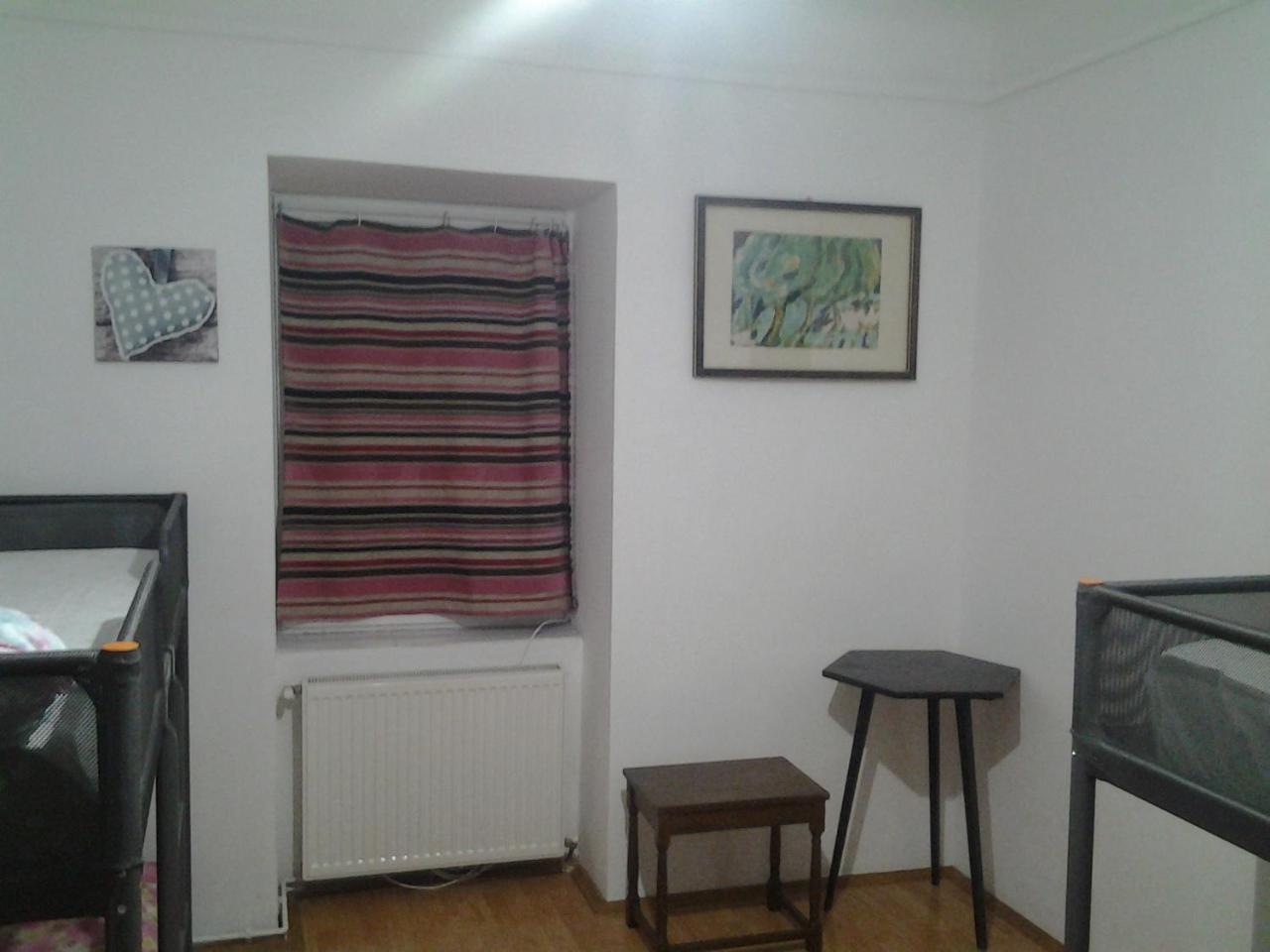 Leyla Hostel Brasov Bagian luar foto