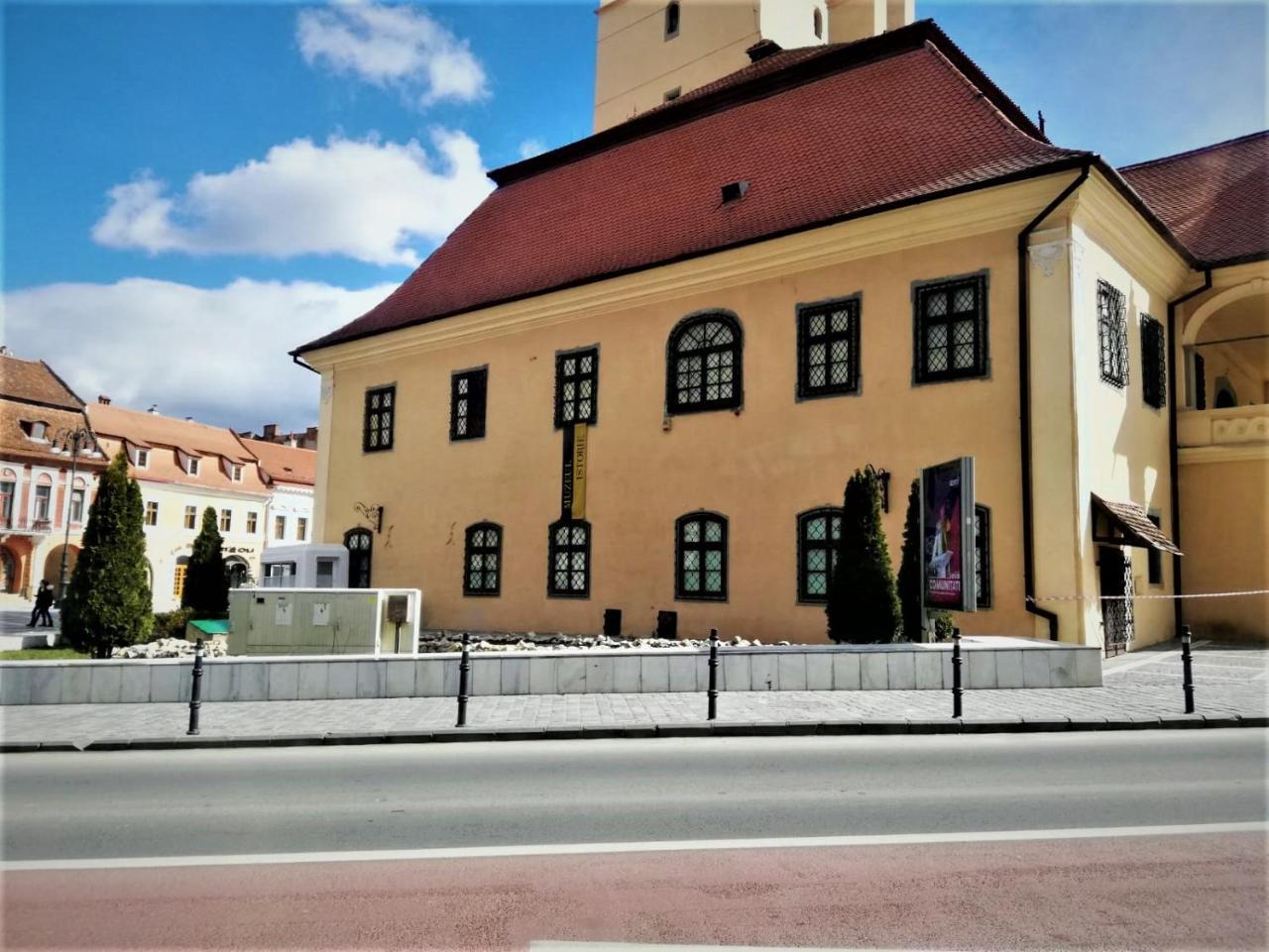 Leyla Hostel Brasov Bagian luar foto