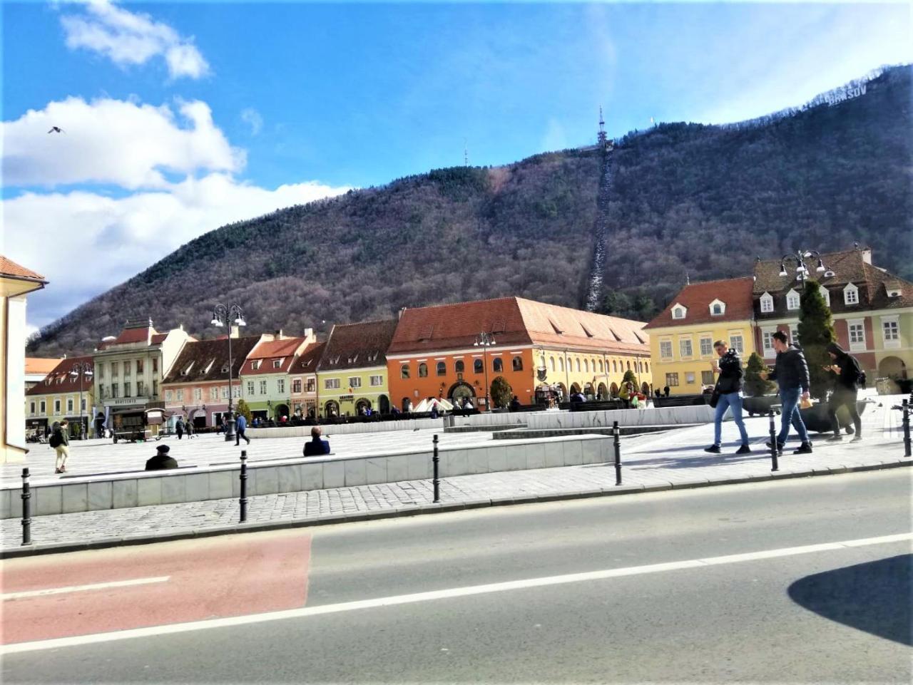 Leyla Hostel Brasov Bagian luar foto