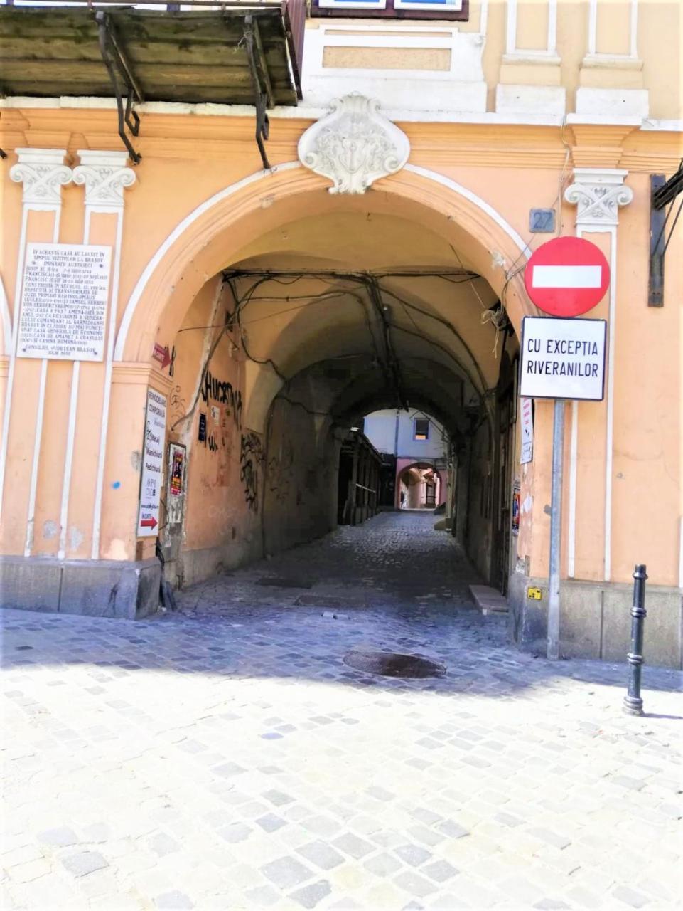 Leyla Hostel Brasov Bagian luar foto