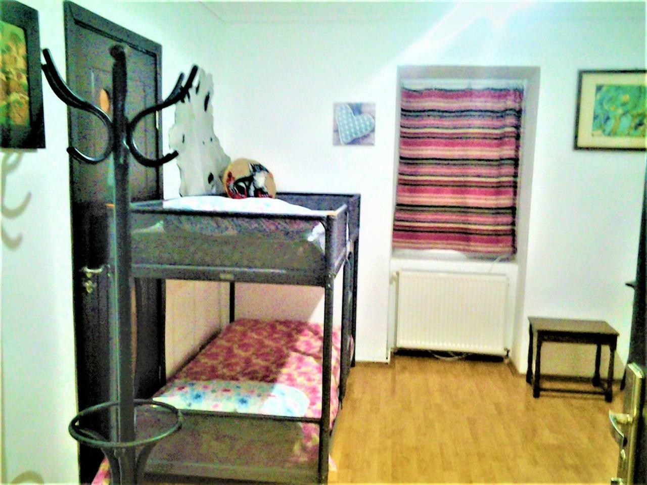 Leyla Hostel Brasov Bagian luar foto